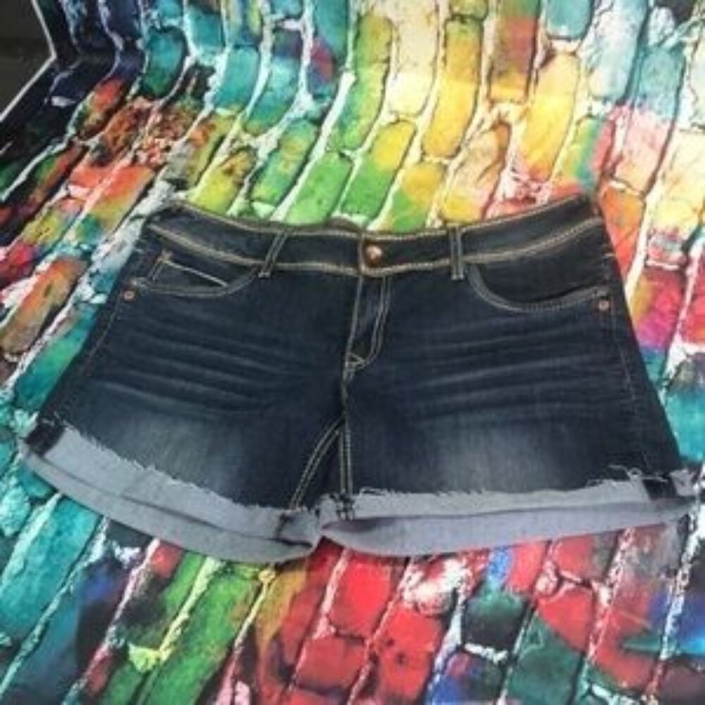 Dollhouse juniors size‎ 13 dark wash jean shorts
